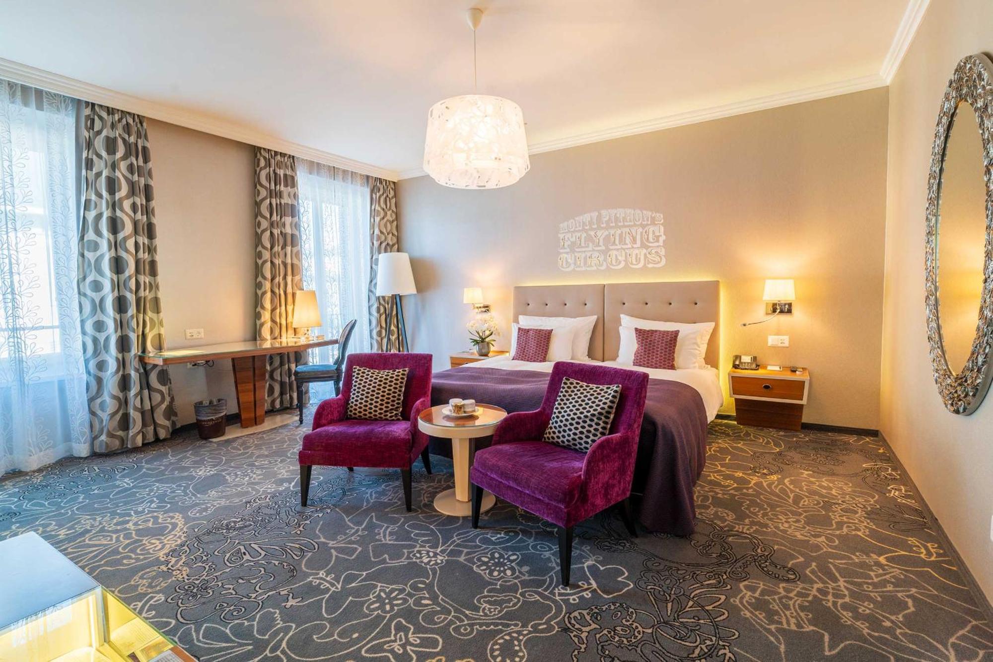 Deluxe Double or Twin Room City View